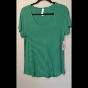 MEDIUM LULAROE CLASSIC T